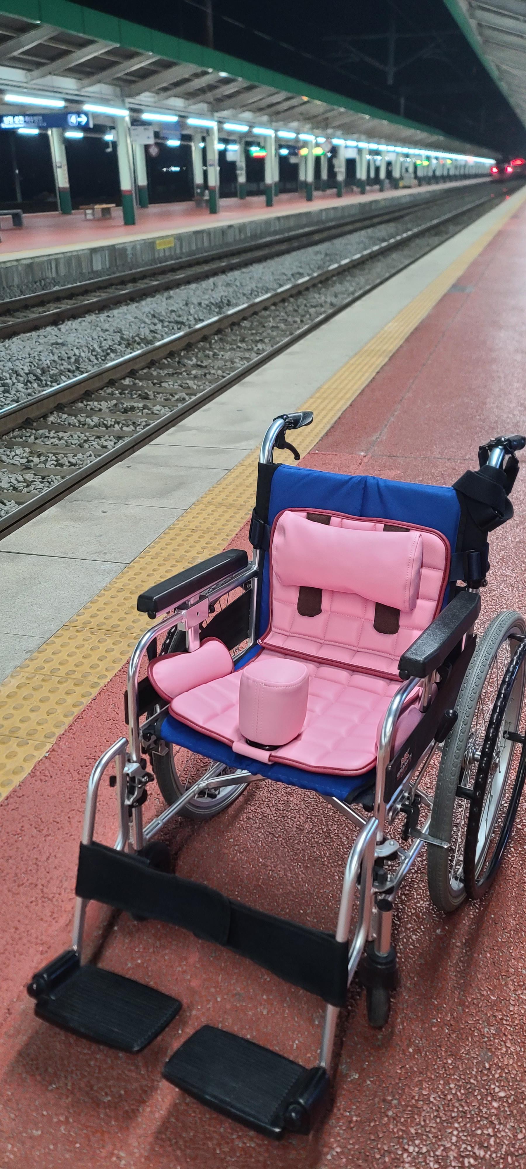 휴대용 장애인 자세보조기구
